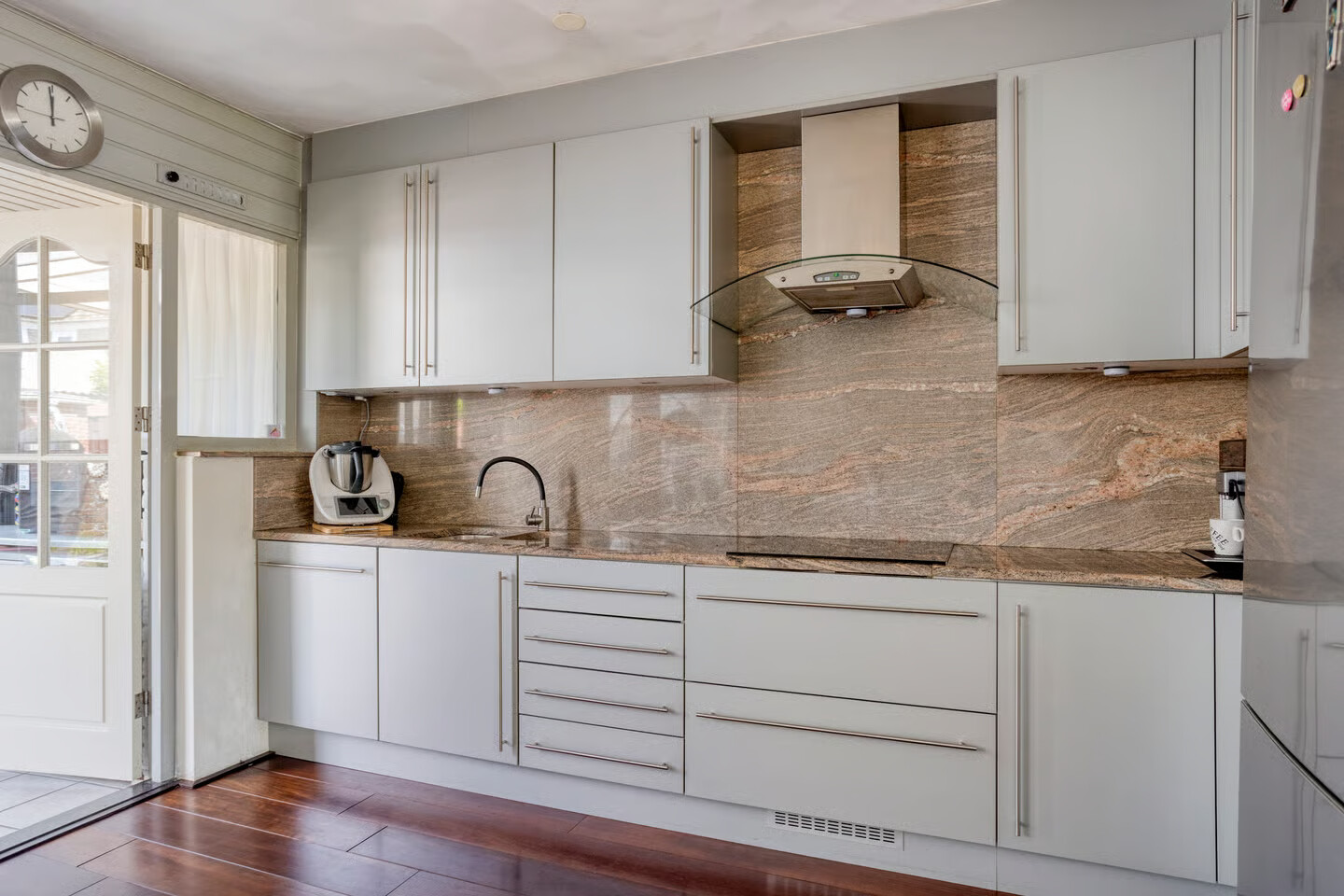 Tussenwoning te koop: Hertogendal 16, Zevenbergen