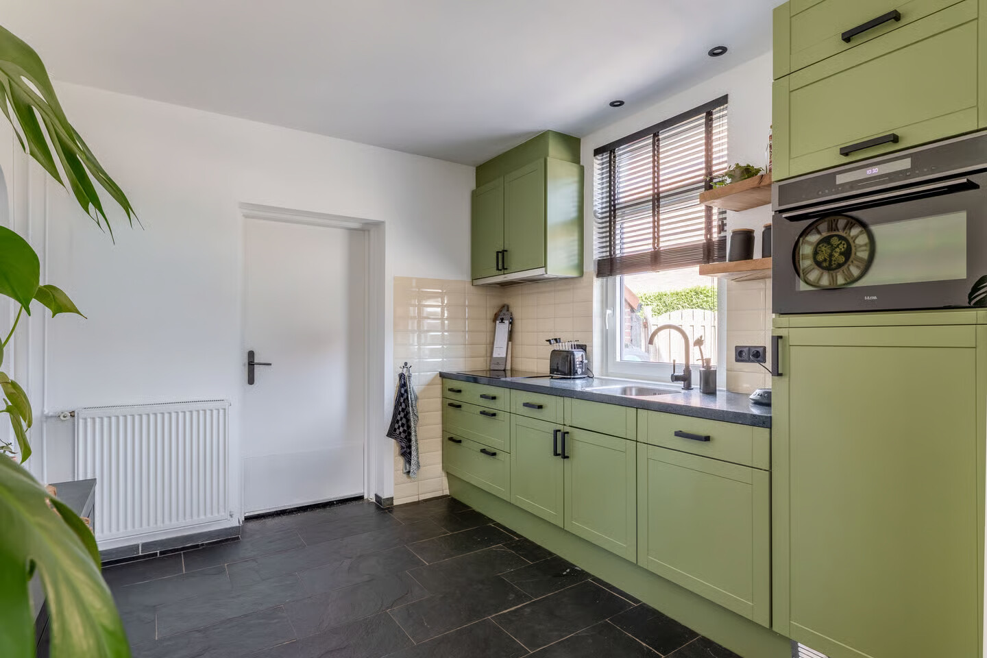 Twee-onder-één-kap te koop: Frisostraat 21, Zevenbergschen Hoek
