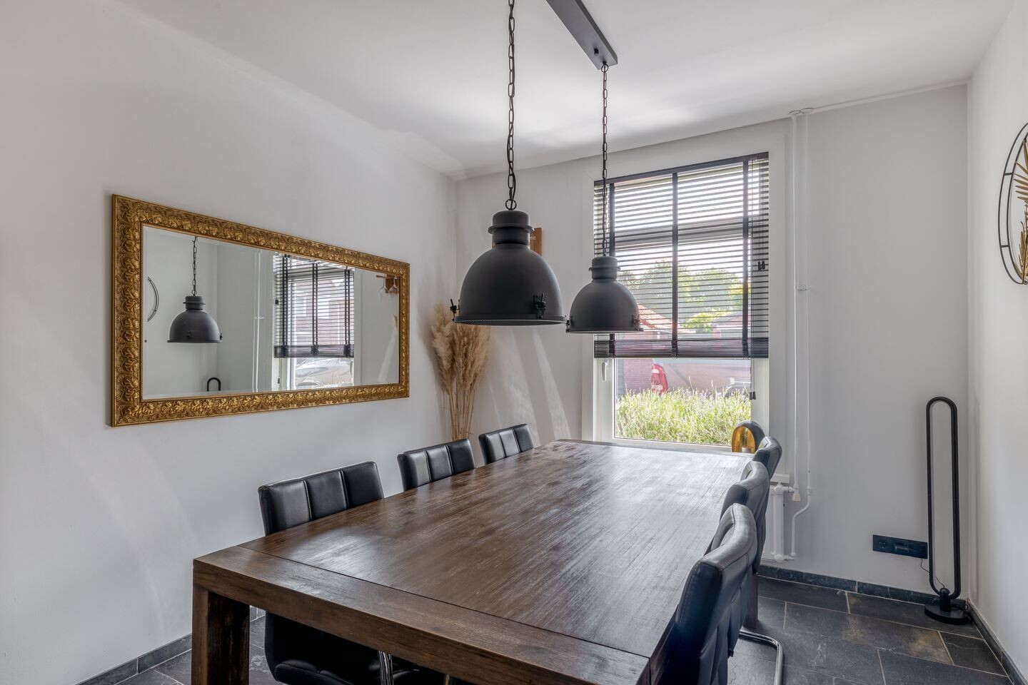 Twee-onder-één-kap te koop: Frisostraat 21, Zevenbergschen Hoek