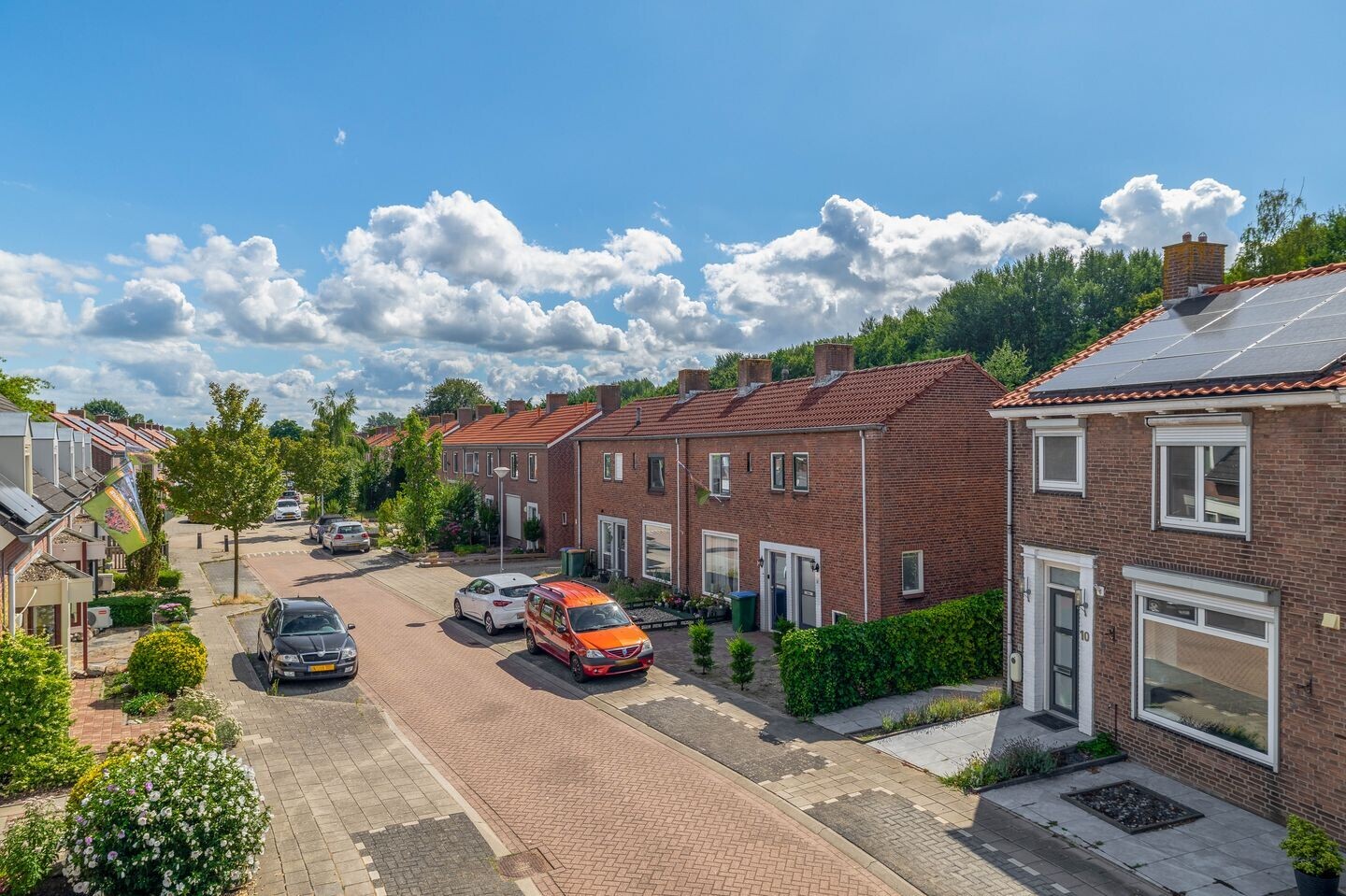 Twee-onder-één-kap te koop: Julianastraat 10, Moerdijk