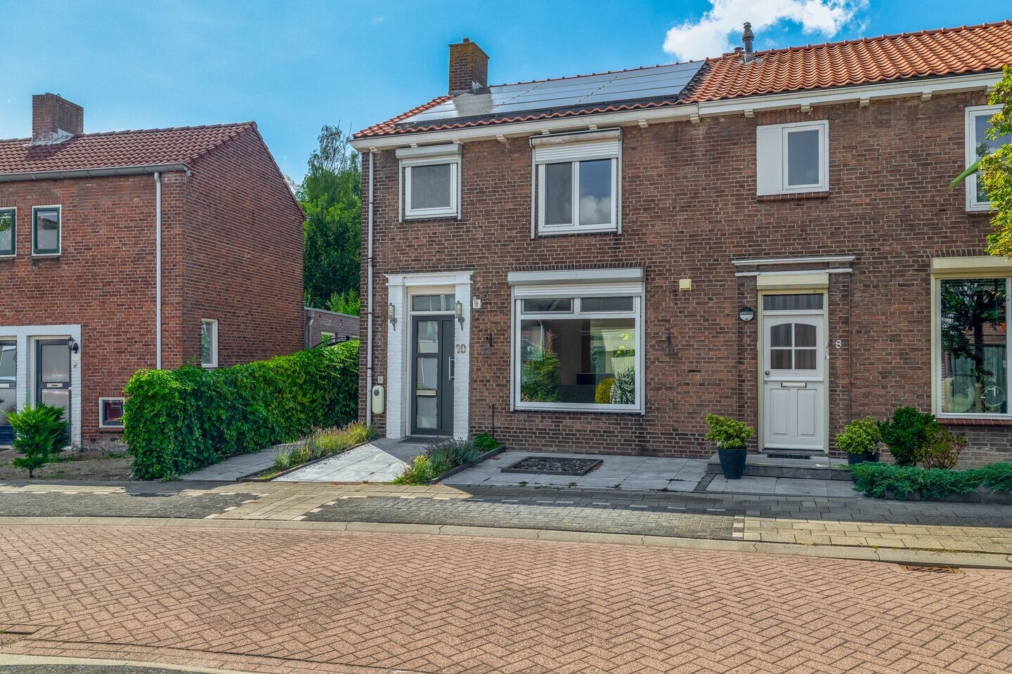 Twee-onder-één-kap te koop: Julianastraat 10, Moerdijk
