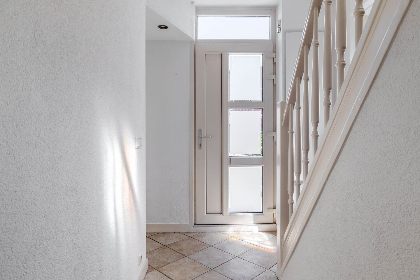 Twee-onder-één-kap te koop: Julianastraat 10, Moerdijk