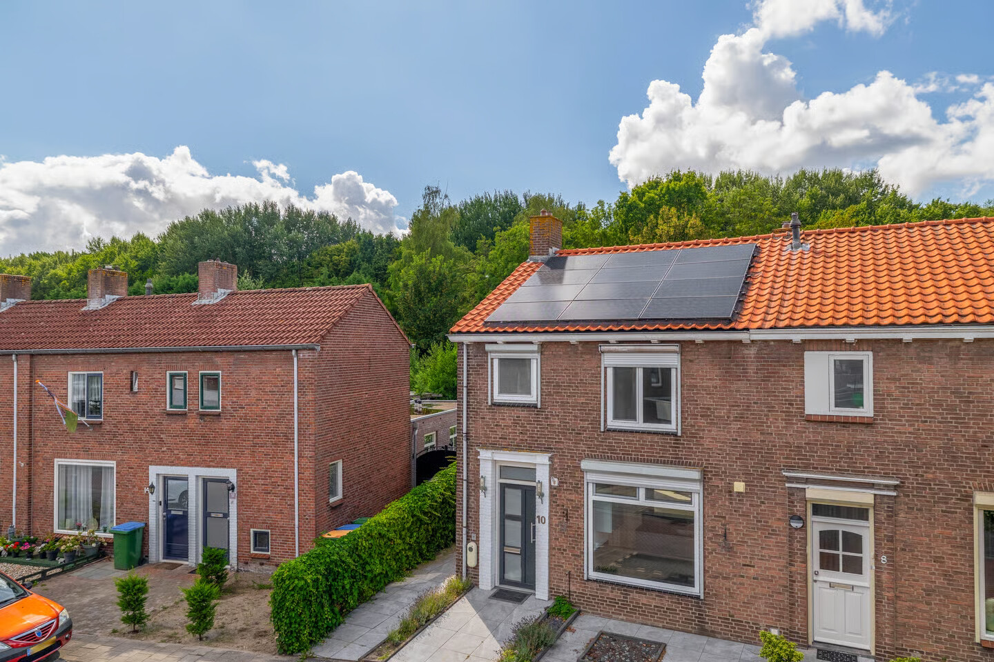 Twee-onder-één-kap te koop: Julianastraat 10, Moerdijk
