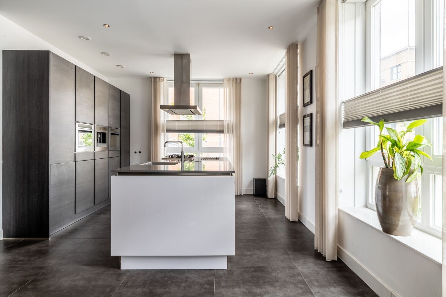 Hoekwoning te koop: Smits van Waesberghestraat 16, Breda