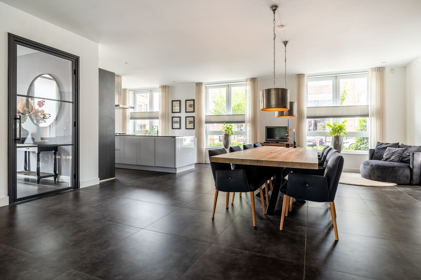 Hoekwoning te koop: Smits van Waesberghestraat 16, Breda