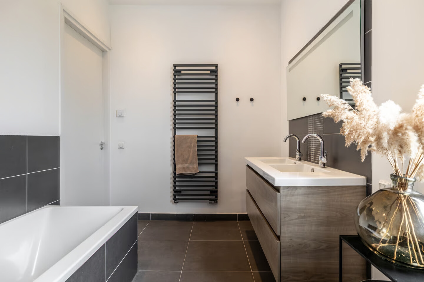 Hoekwoning te koop: Smits van Waesberghestraat 16, Breda