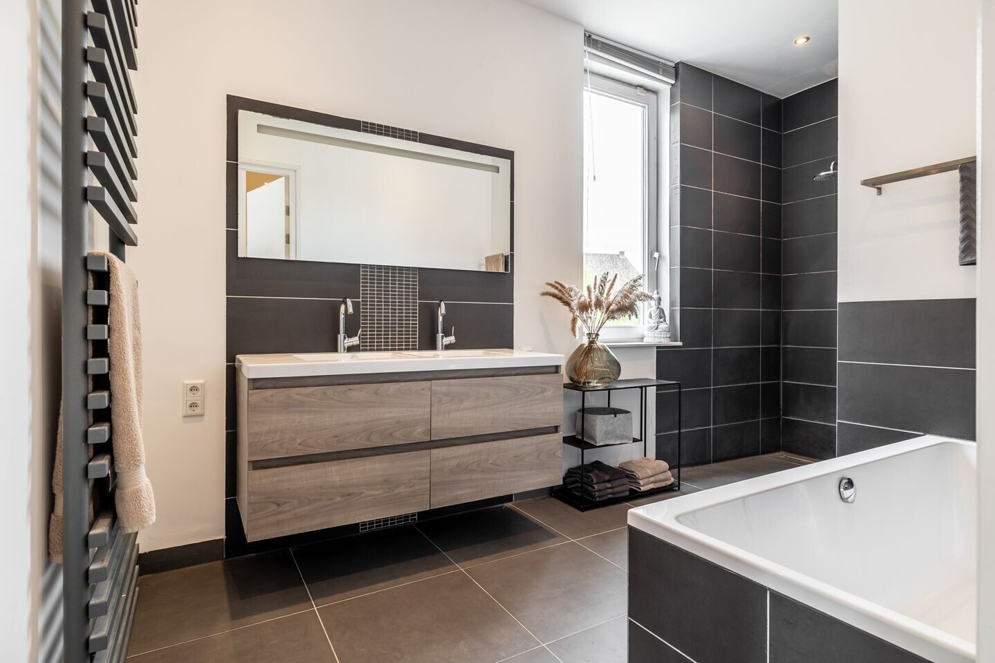 Hoekwoning te koop: Smits van Waesberghestraat 16, Breda
