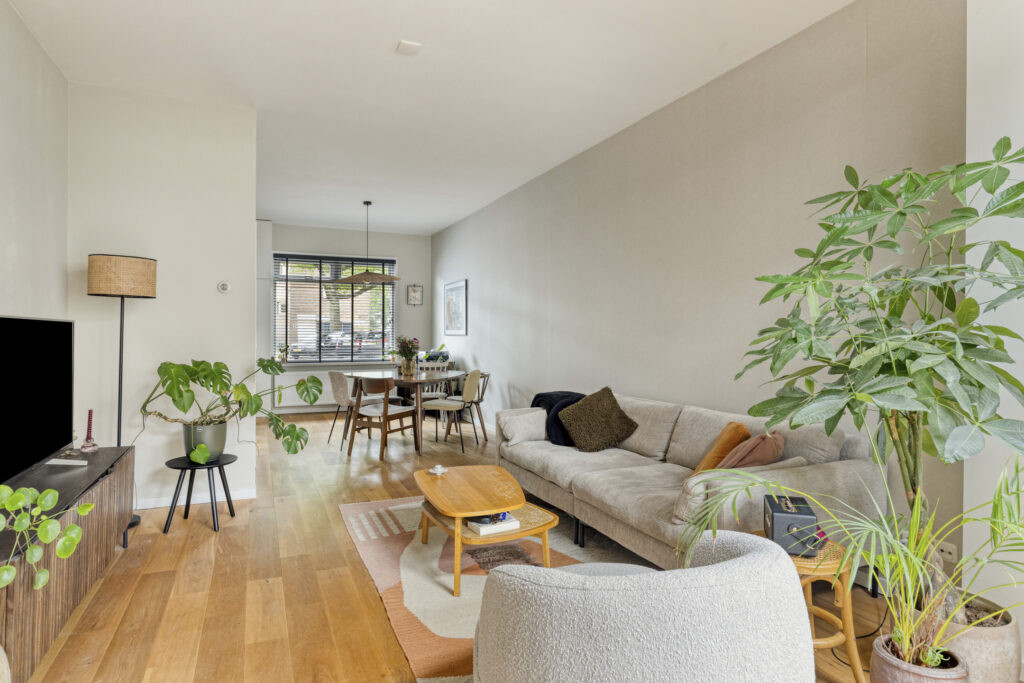 Tussenwoning te koop: Oranjeboomstraat 136, Breda