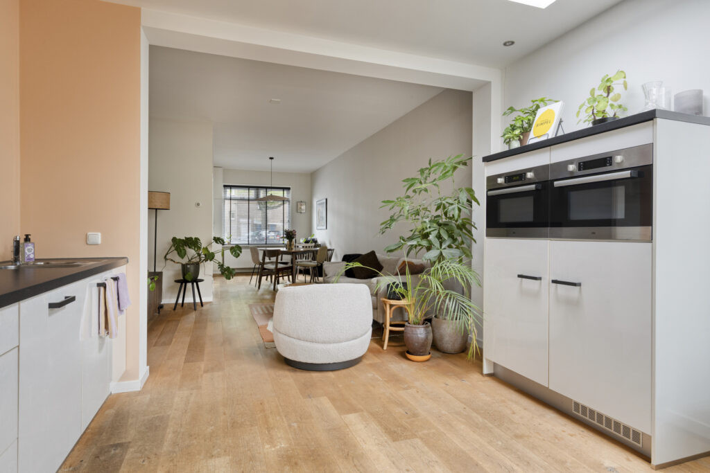 Tussenwoning te koop: Oranjeboomstraat 136, Breda