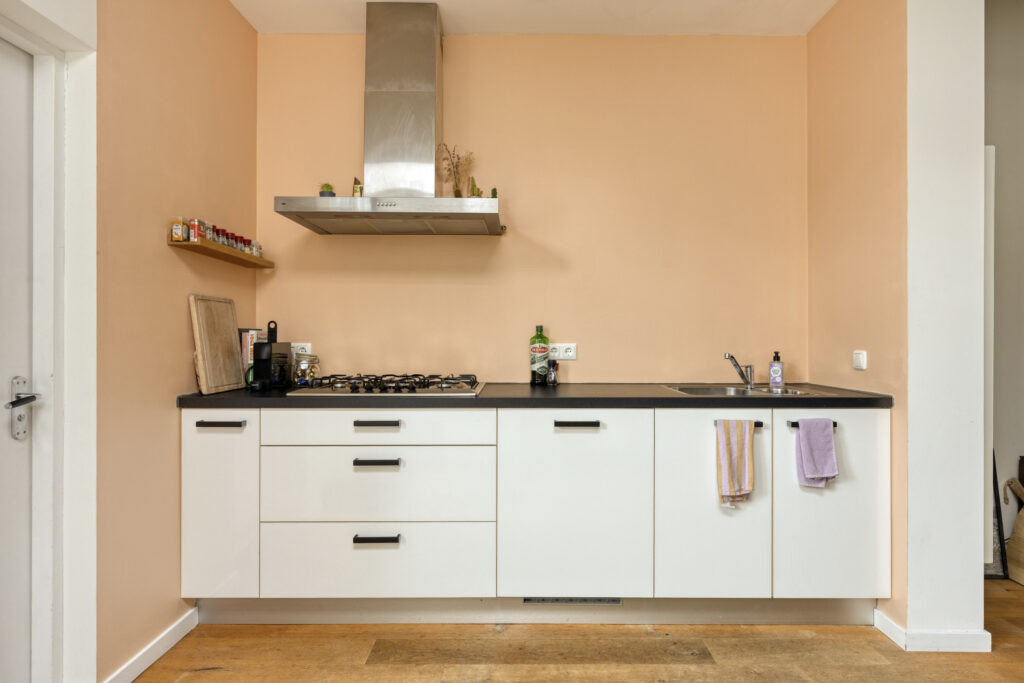 Tussenwoning te koop: Oranjeboomstraat 136, Breda