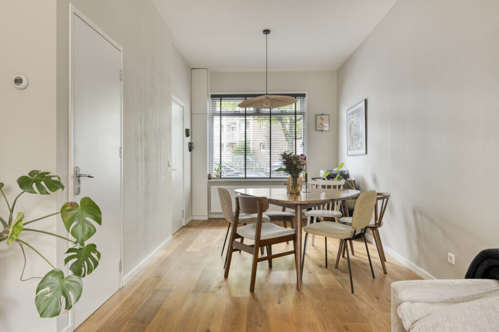 Tussenwoning te koop: Oranjeboomstraat 136, Breda