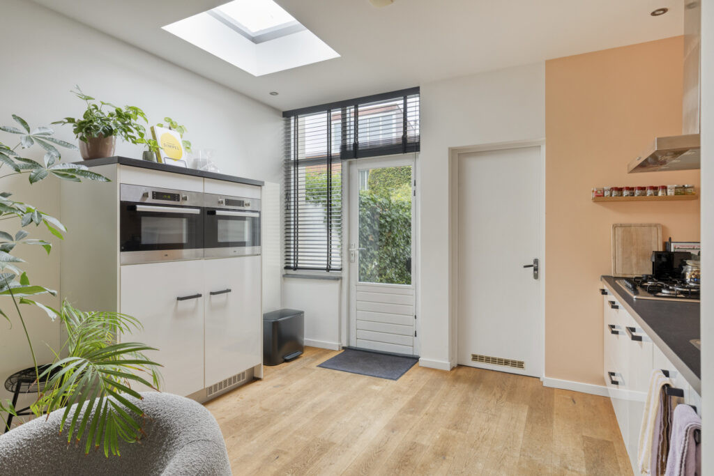 Tussenwoning te koop: Oranjeboomstraat 136, Breda