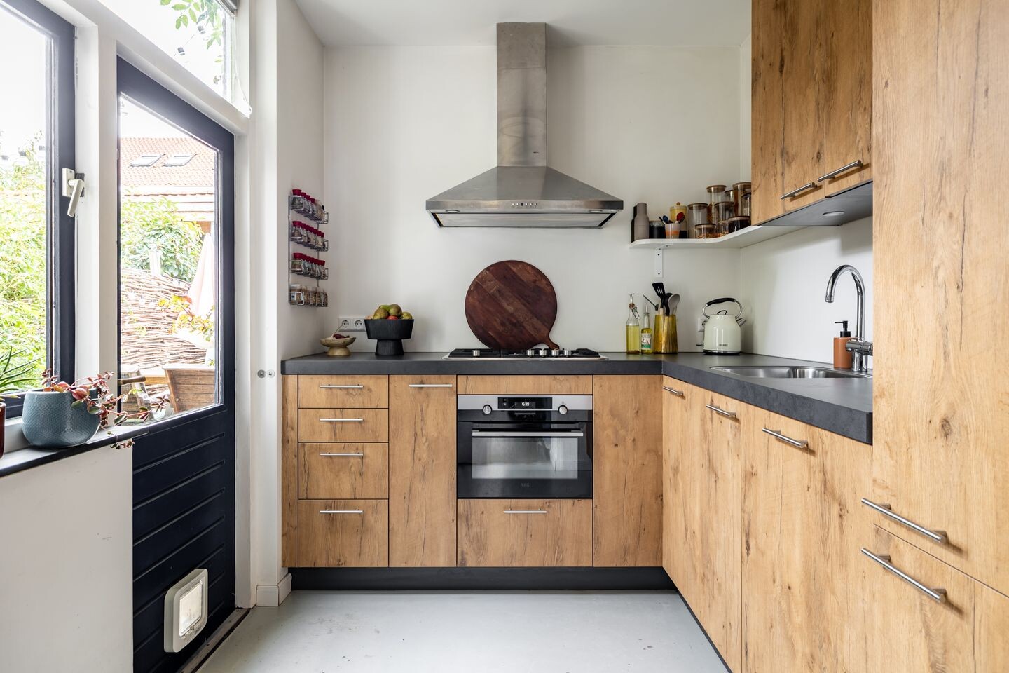 Tussenwoning te koop: Acaciastraat 47, Breda