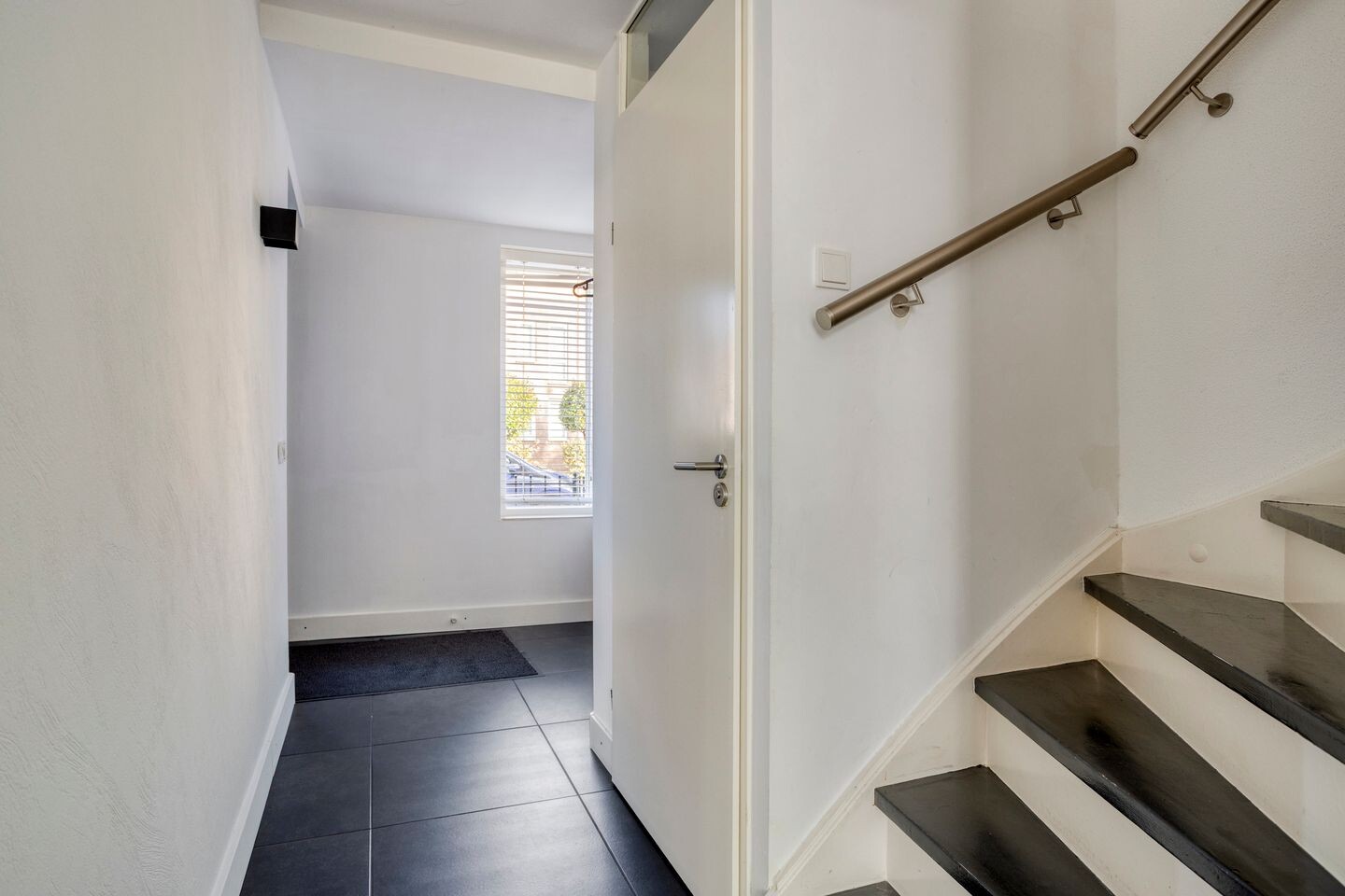 Tussenwoning te koop: Vuurvlinder 18, Breda