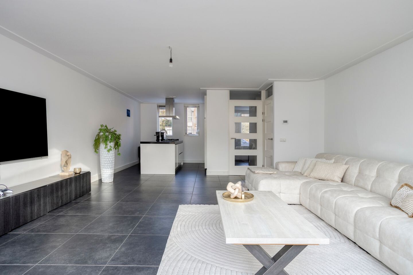 Tussenwoning te koop: Vuurvlinder 18, Breda
