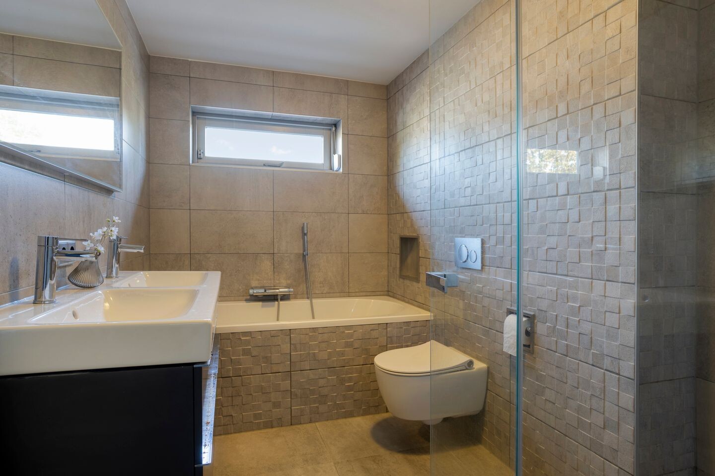 Tussenwoning te koop: Vuurvlinder 18, Breda