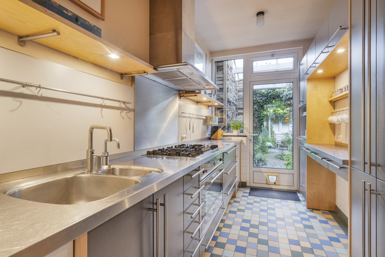 Tussenwoning te koop: Speelhuislaan 70, Breda