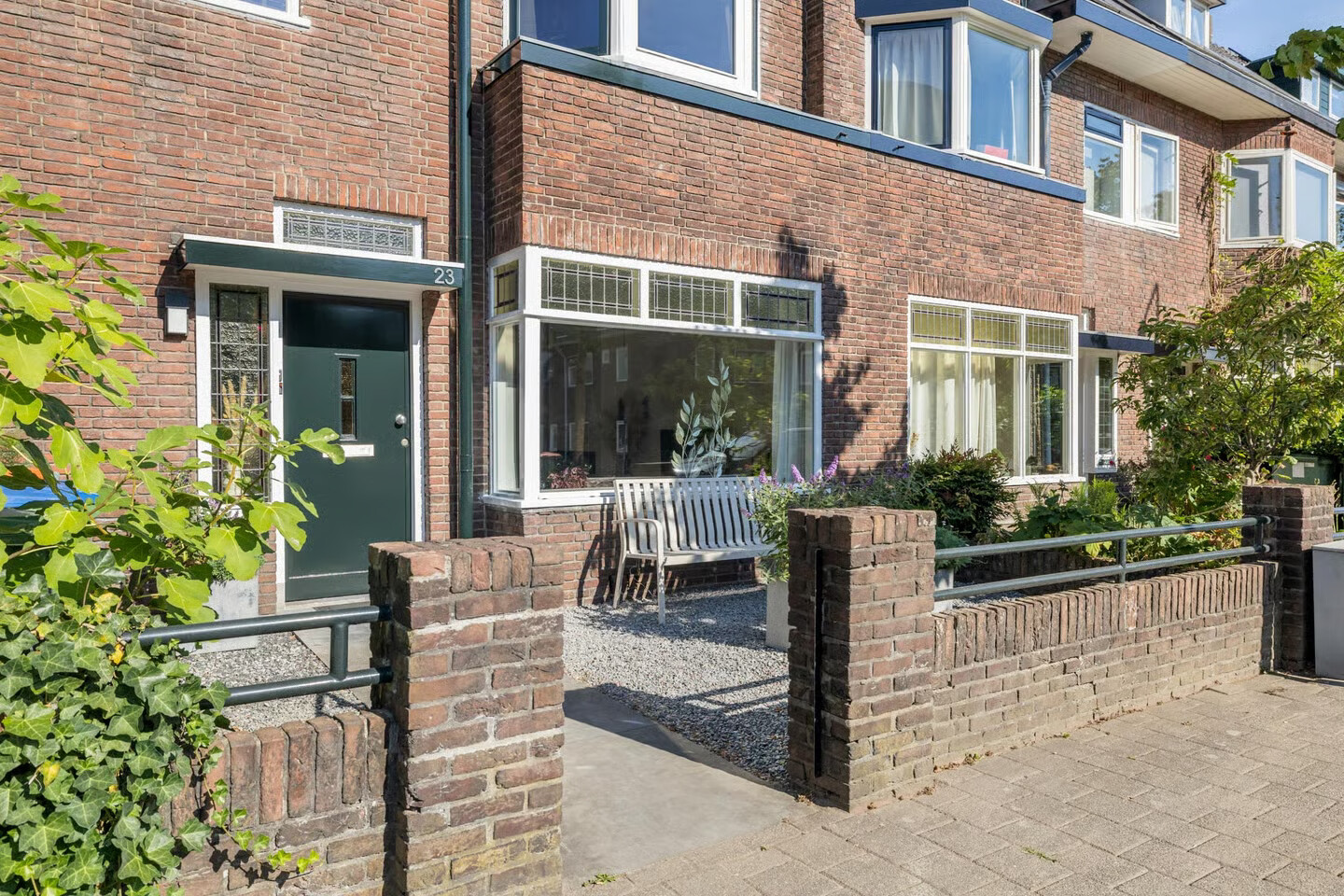 Tussenwoning te koop: van Voorst tot Voorststraat 23, Breda
