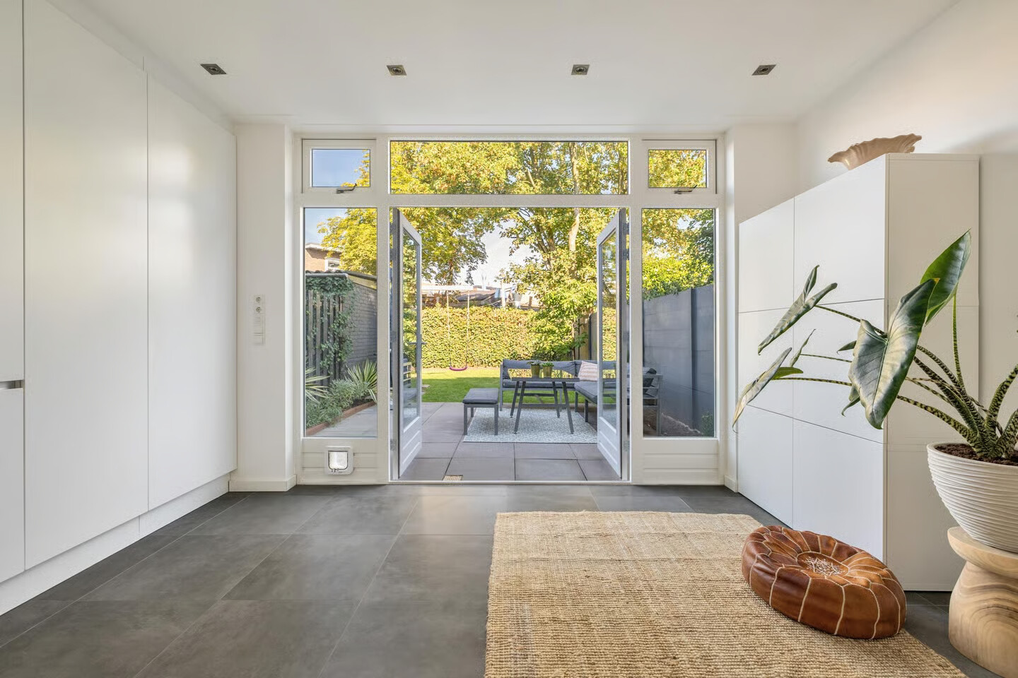 Tussenwoning te koop: van Voorst tot Voorststraat 23, Breda