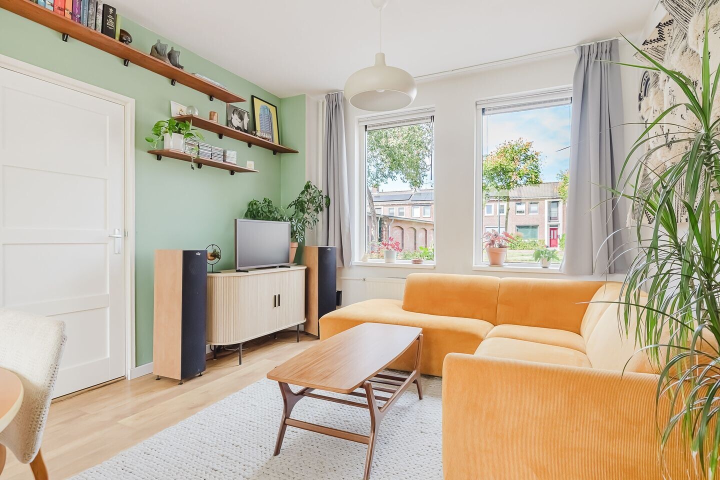 Hoekwoning te koop: Voltaweg 4, Breda