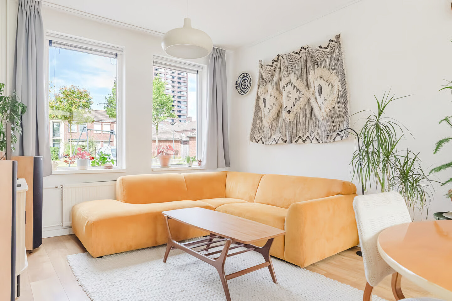 Hoekwoning te koop: Voltaweg 4, Breda