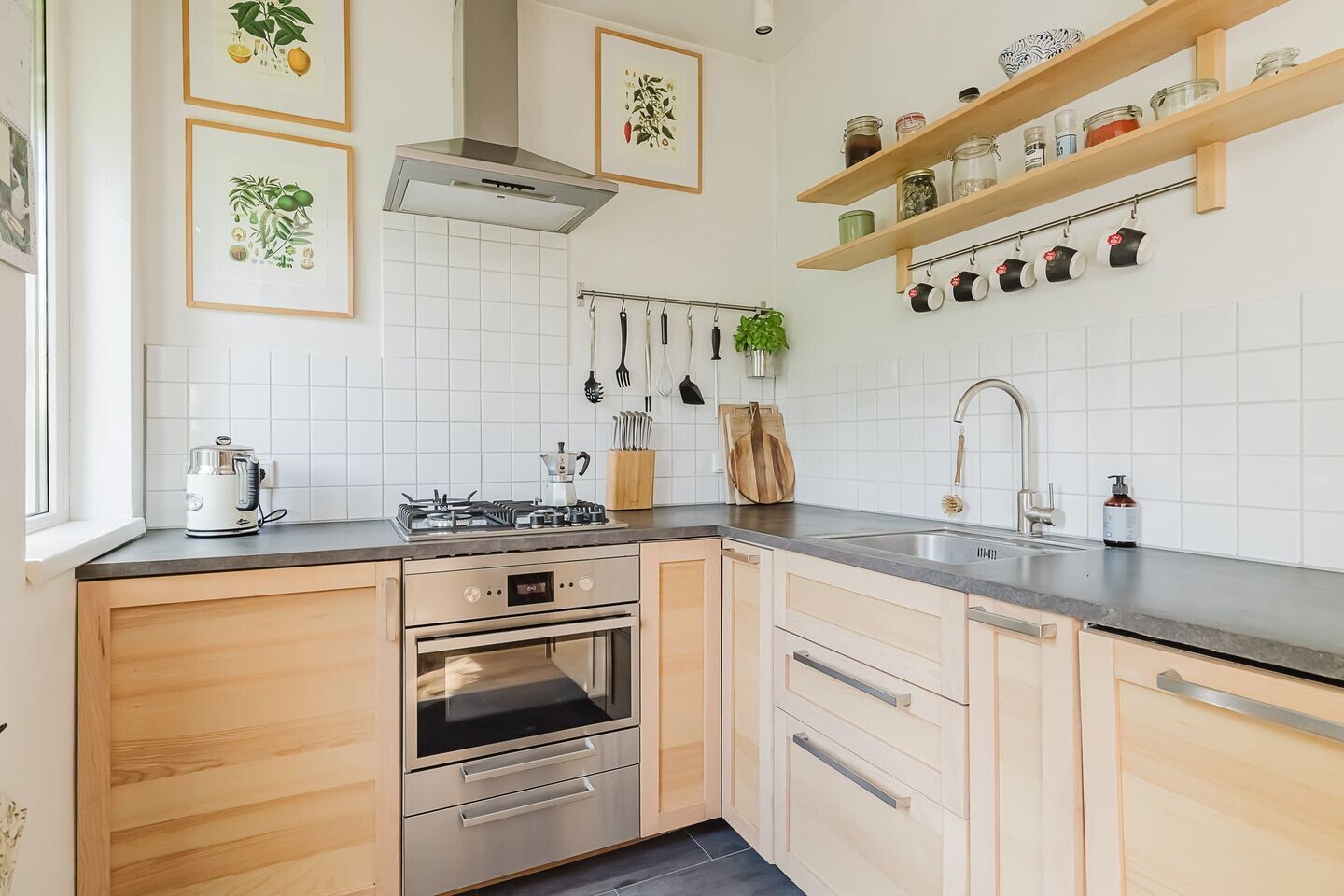 Hoekwoning te koop: Voltaweg 4, Breda