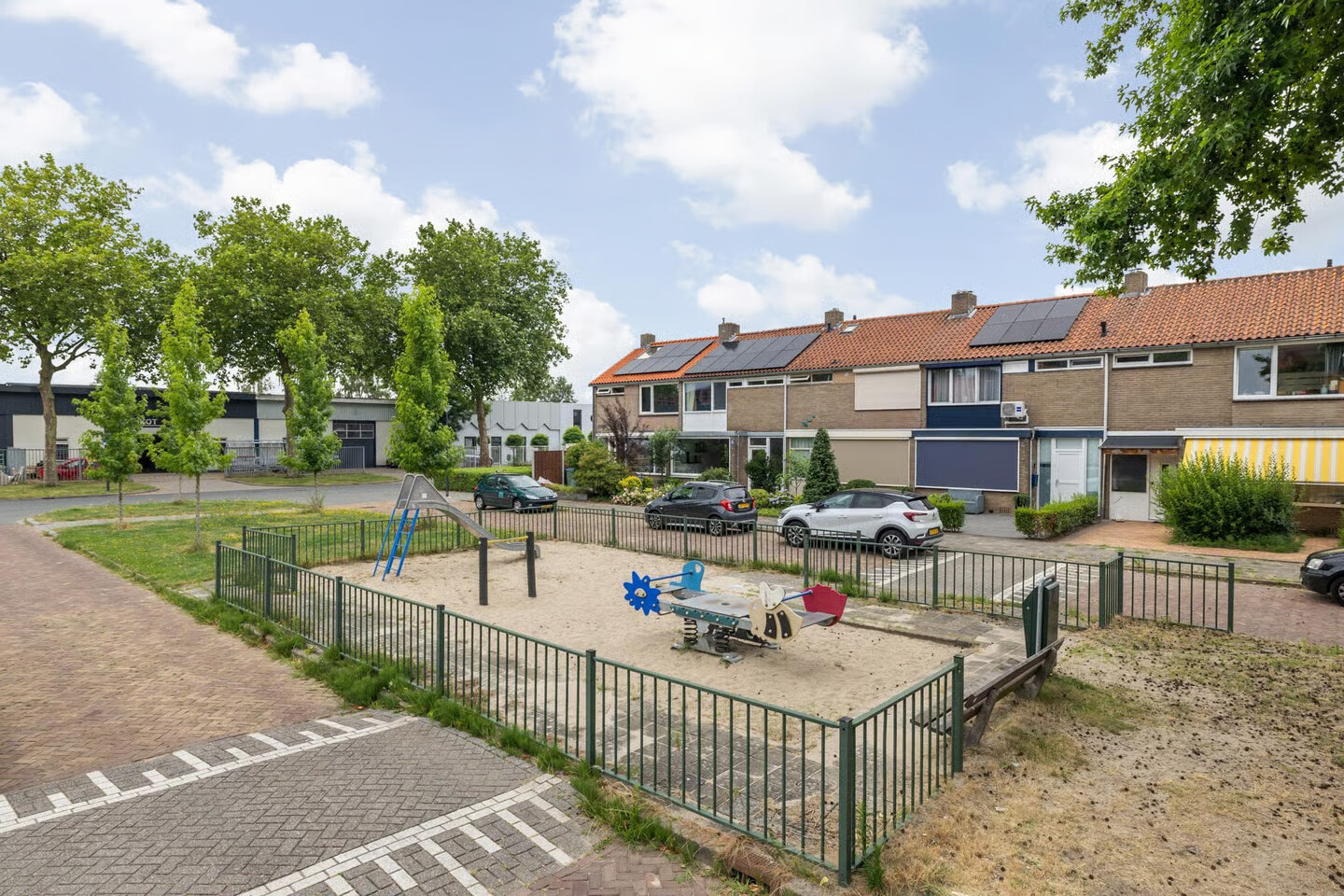 Tussenwoning te koop: Proveniersveld 3, Breda