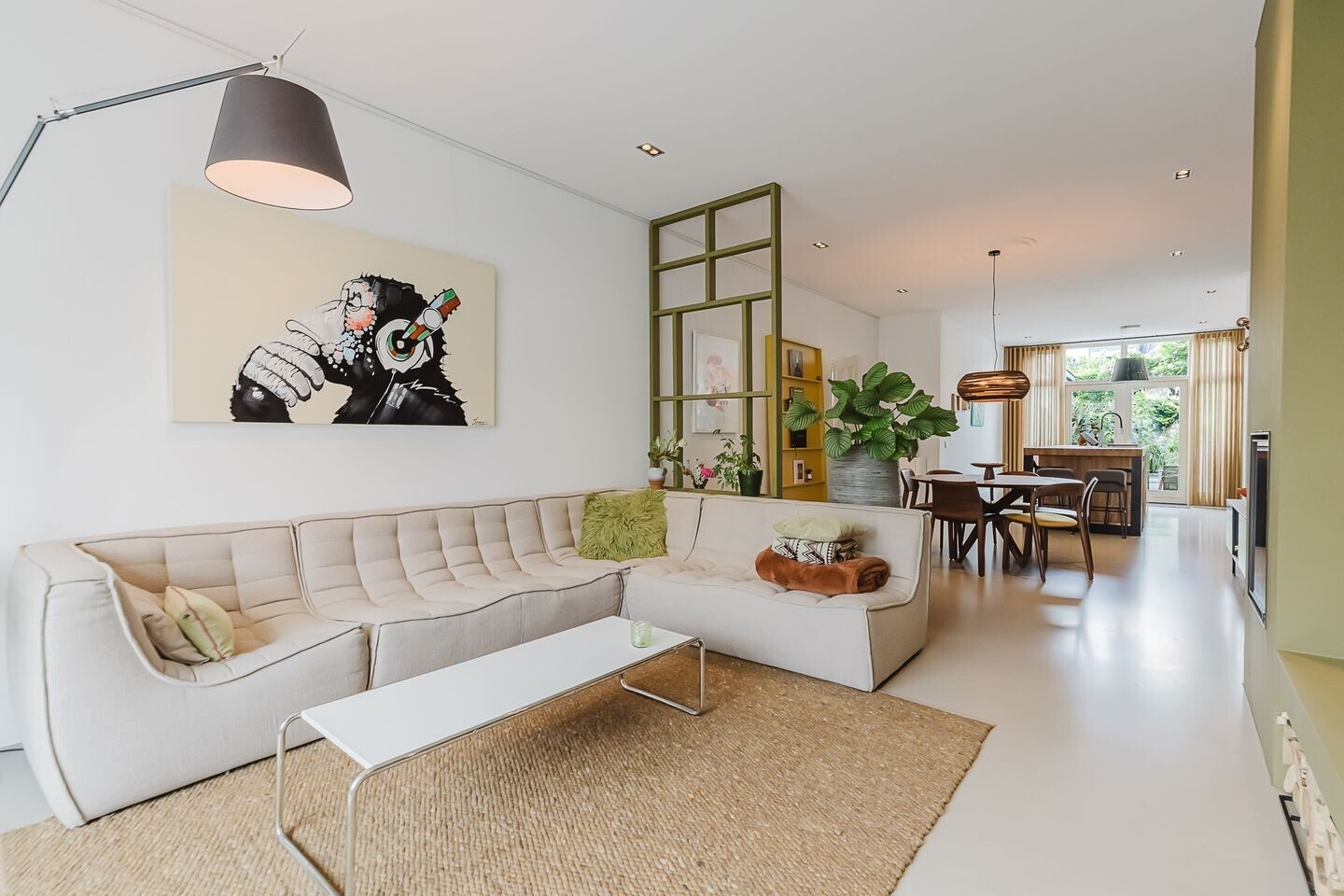Twee-onder-één-kap te koop: Tilburgseweg 73, Breda