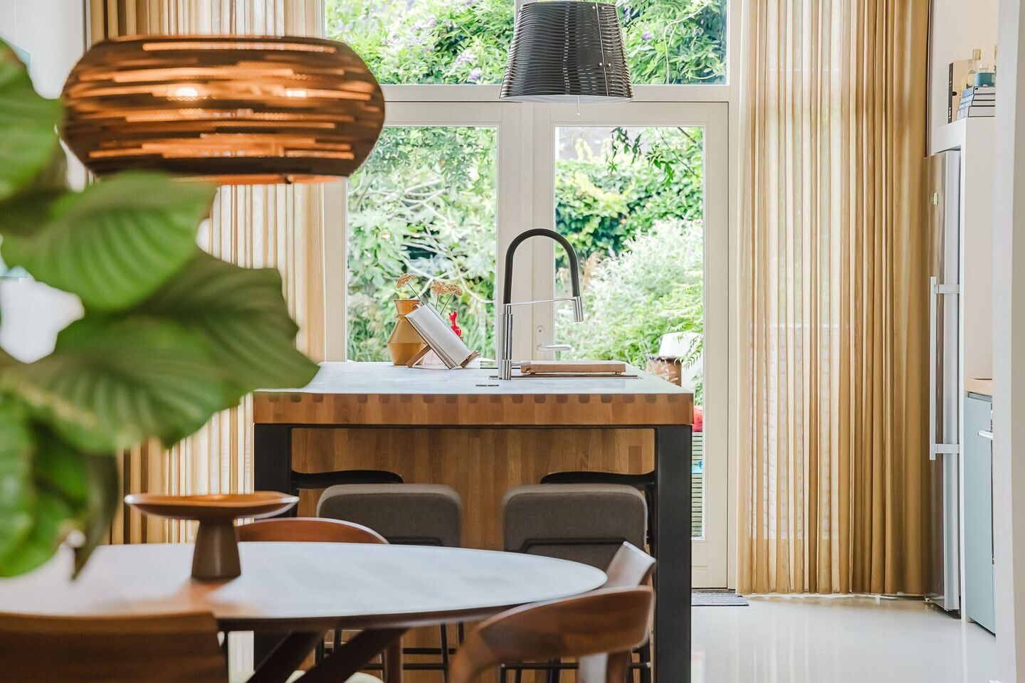 Twee-onder-één-kap te koop: Tilburgseweg 73, Breda