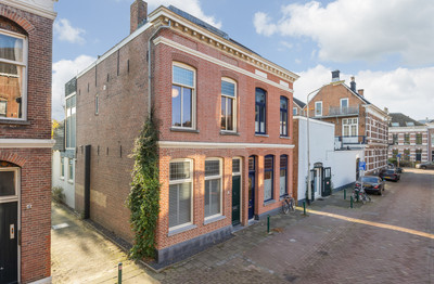 de Roy van. 8