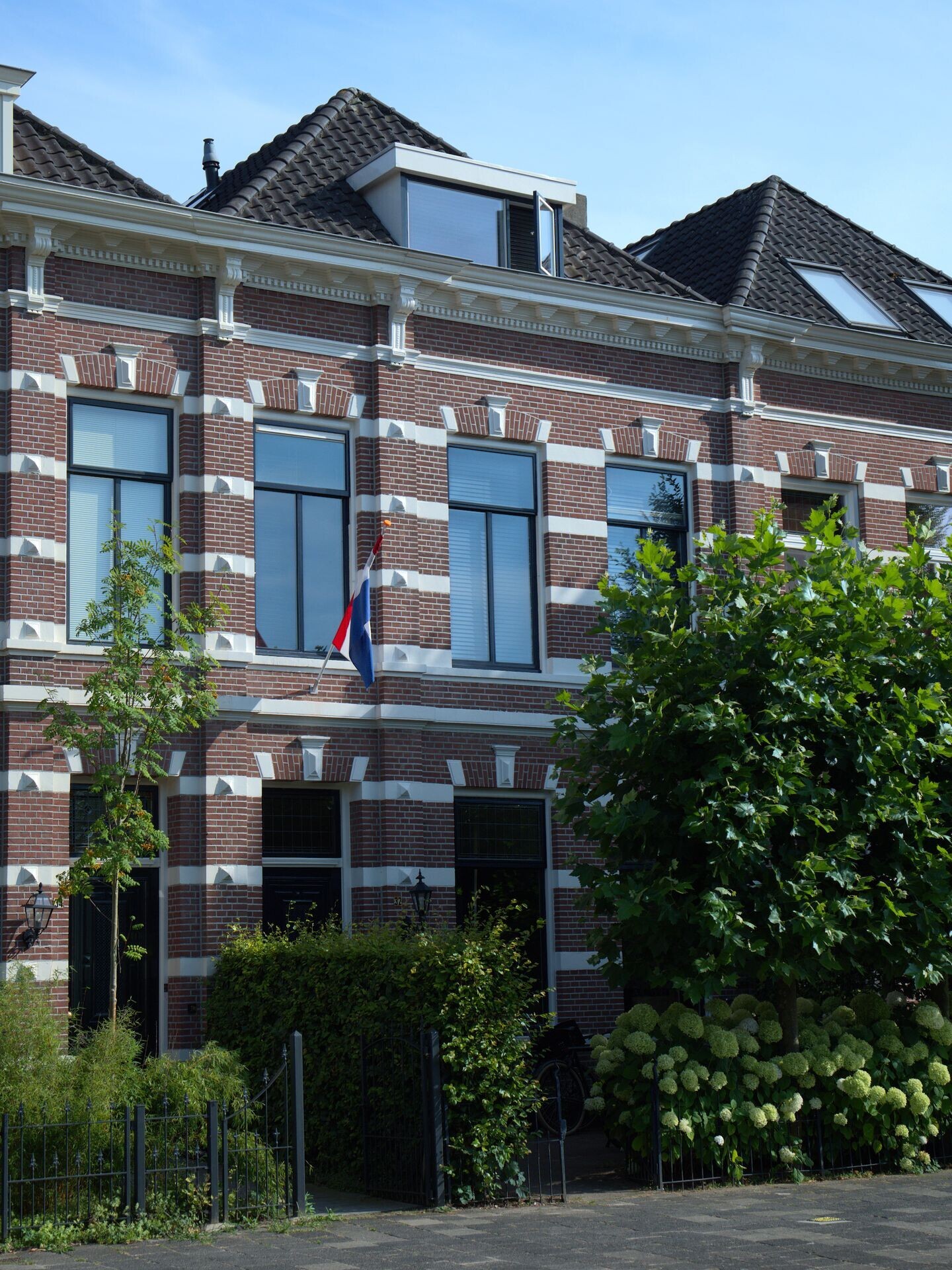 Tussenwoning te koop: Koninginnestraat 32, Breda