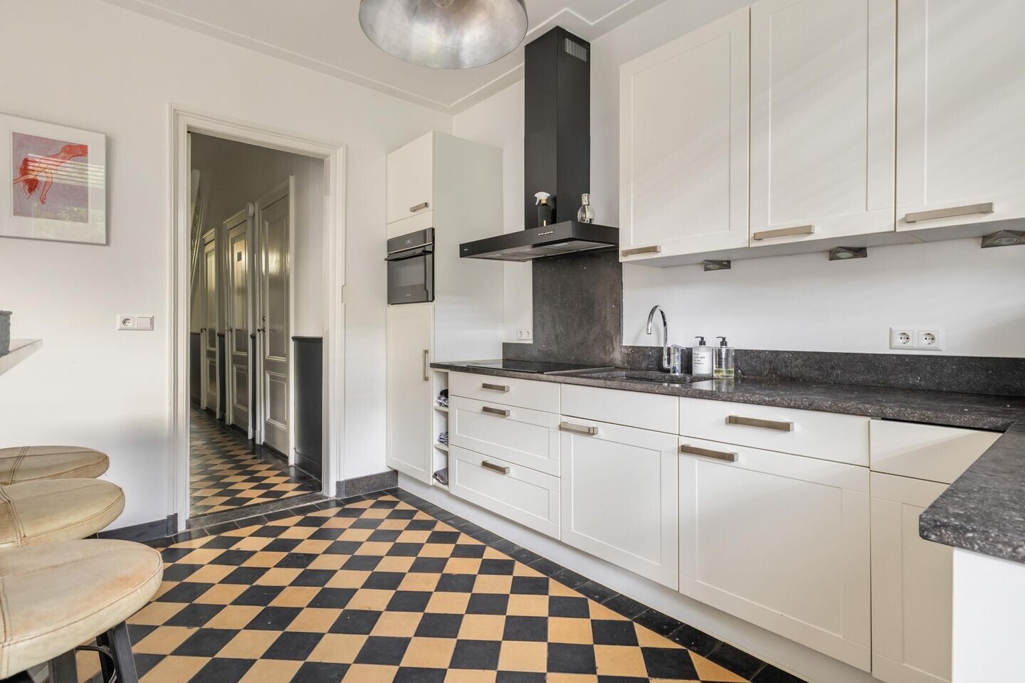 Tussenwoning te koop: Koninginnestraat 32, Breda