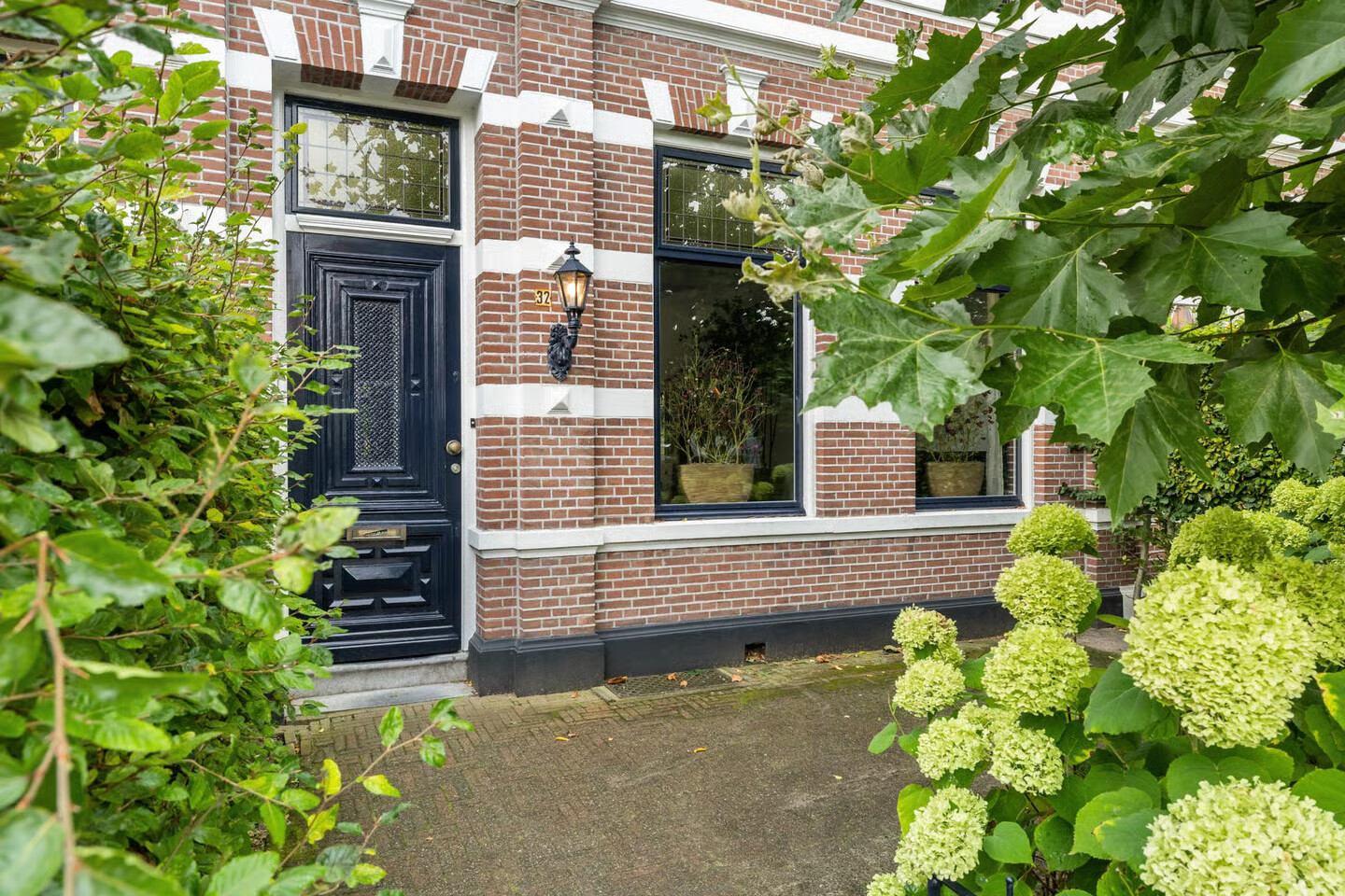 Tussenwoning te koop: Koninginnestraat 32, Breda
