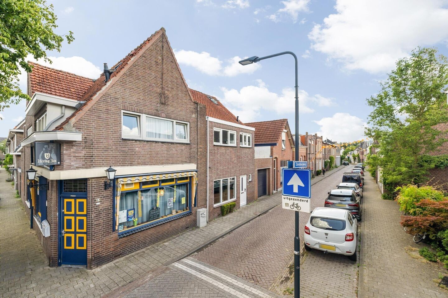 Tussenwoning te koop: Zandbergweg 69, Breda