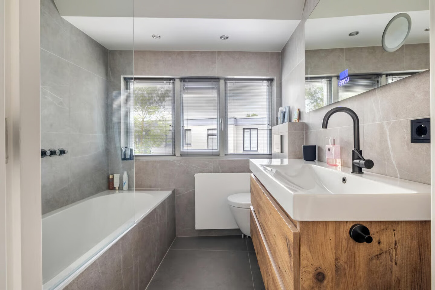 Tussenwoning te koop: Zandbergweg 69, Breda