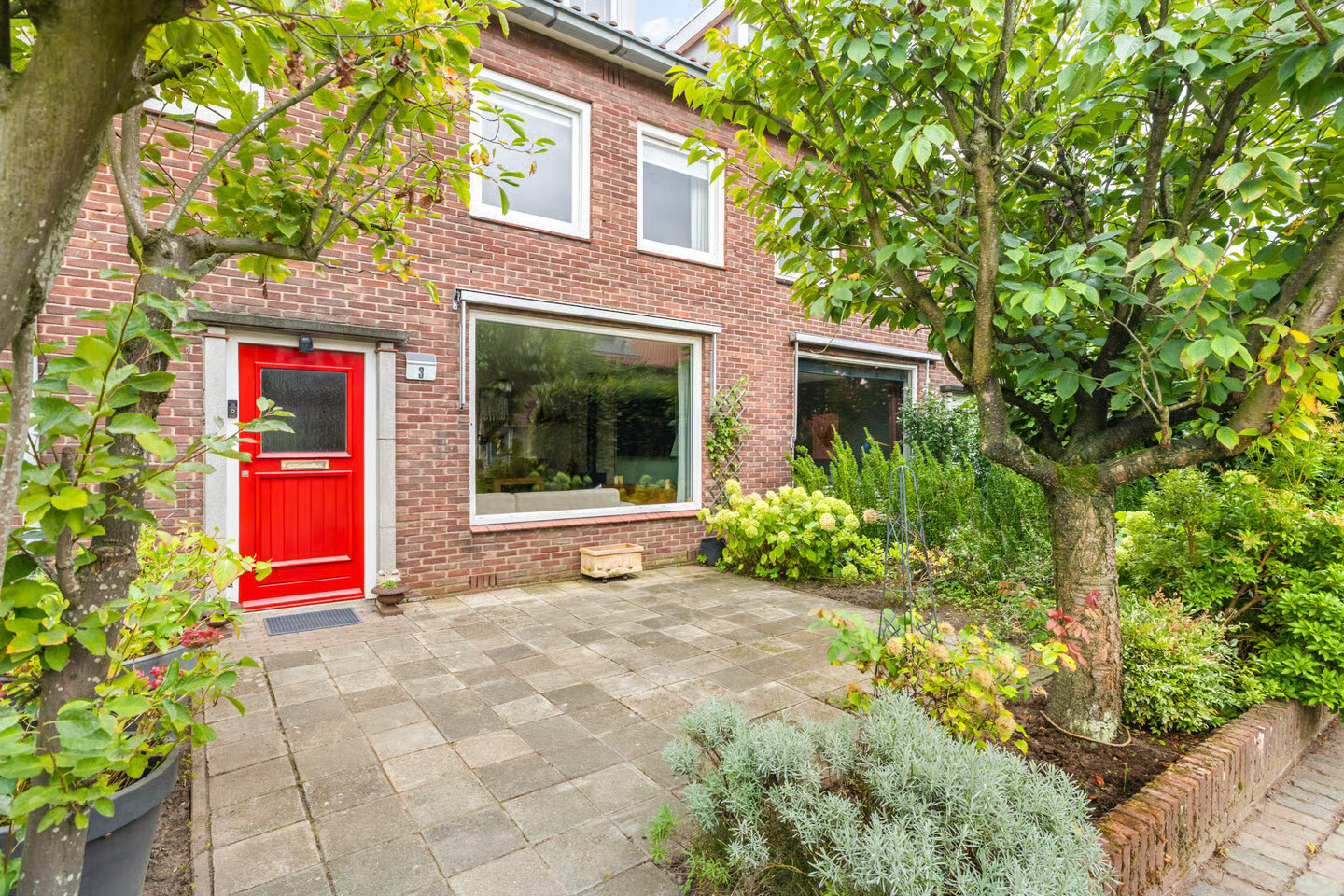 Tussenwoning te koop: Verhuellweg 3, Breda