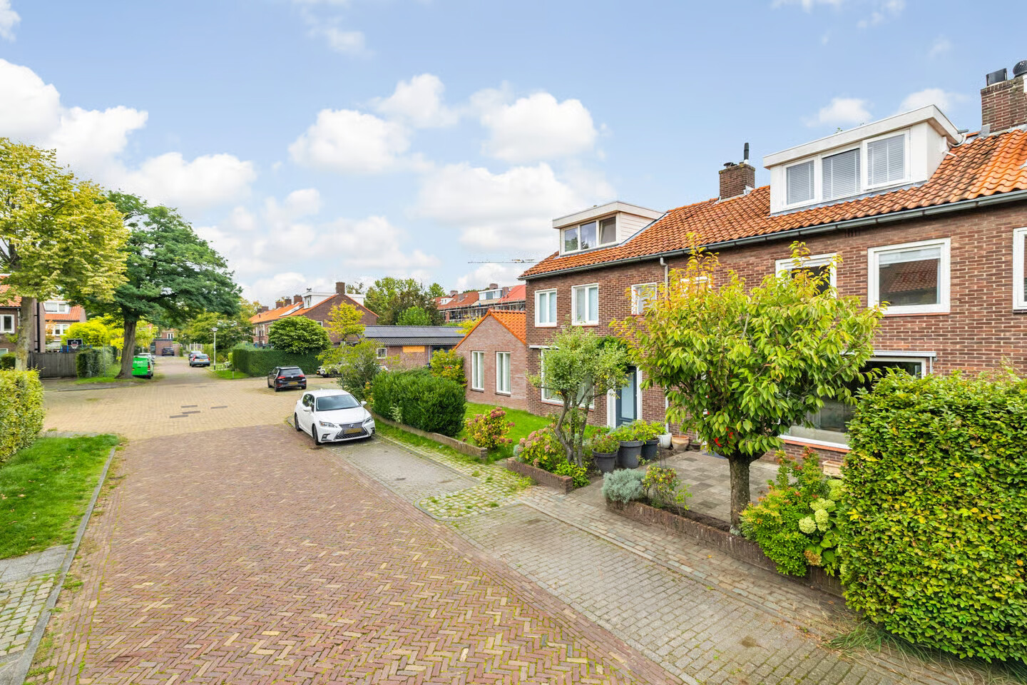 Tussenwoning te koop: Verhuellweg 3, Breda