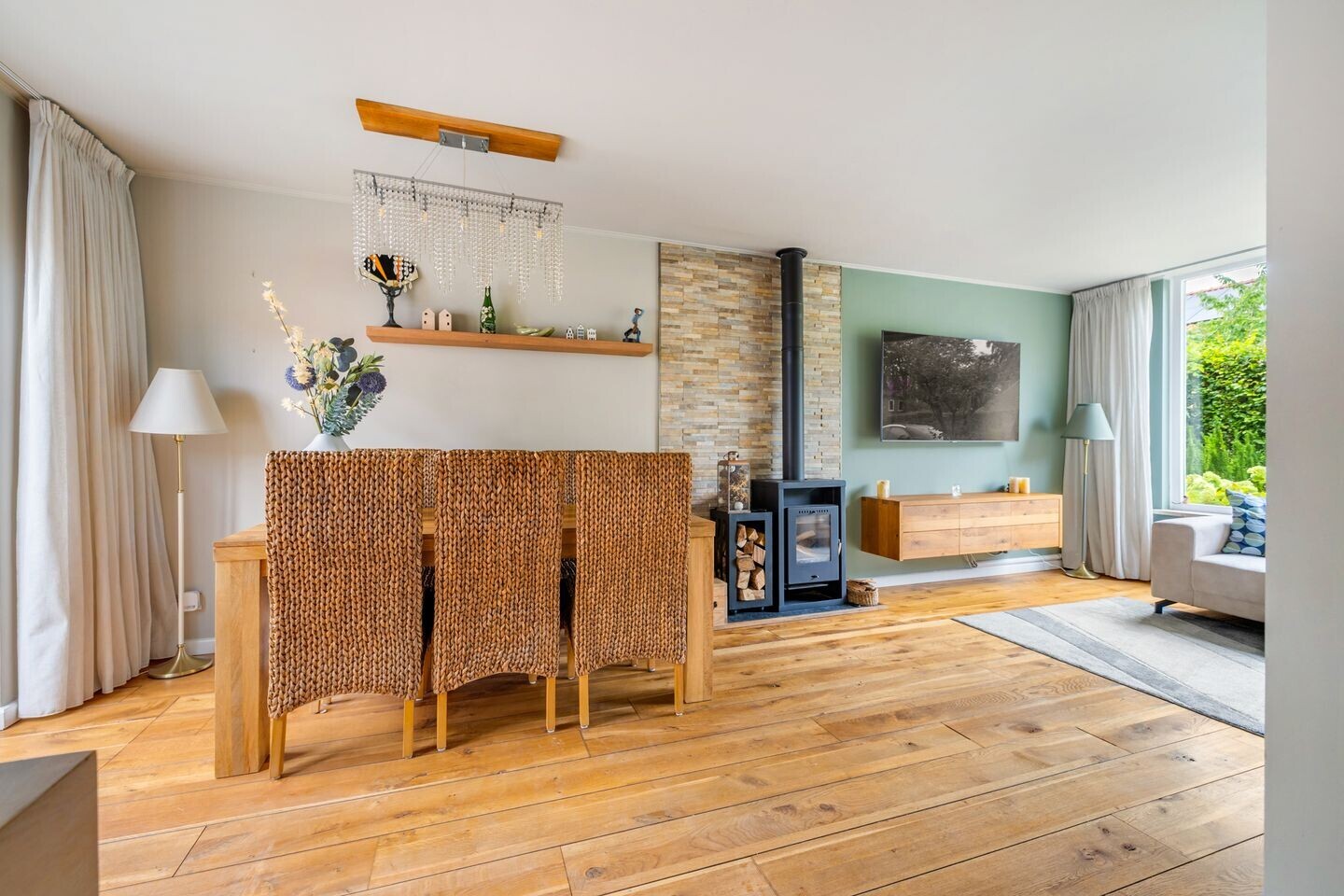 Tussenwoning te koop: Verhuellweg 3, Breda