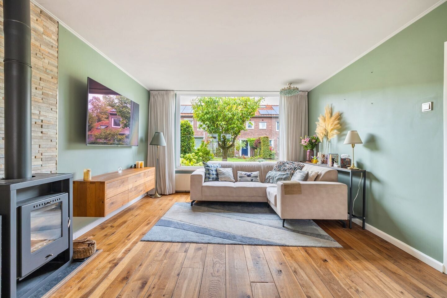 Tussenwoning te koop: Verhuellweg 3, Breda
