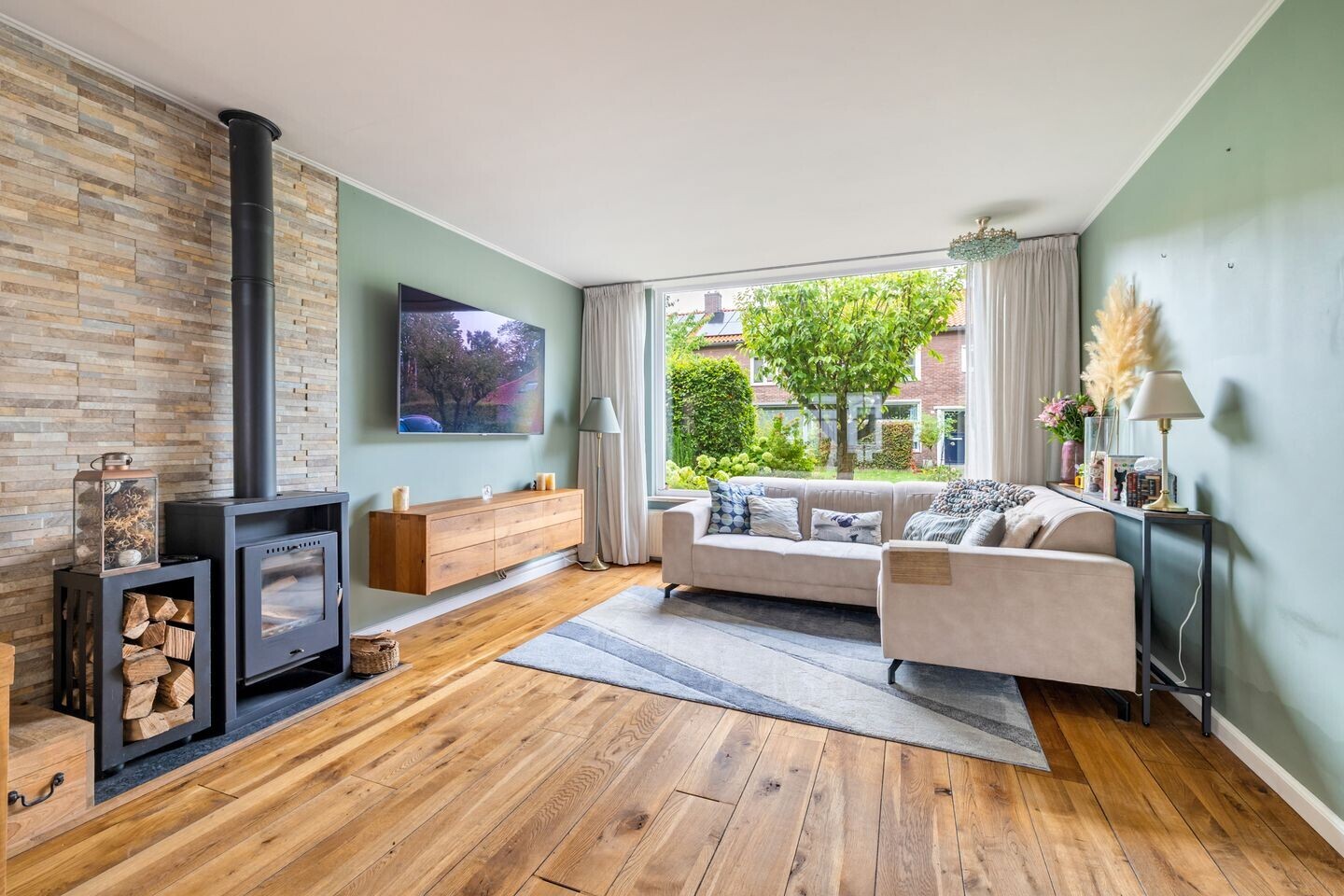 Tussenwoning te koop: Verhuellweg 3, Breda