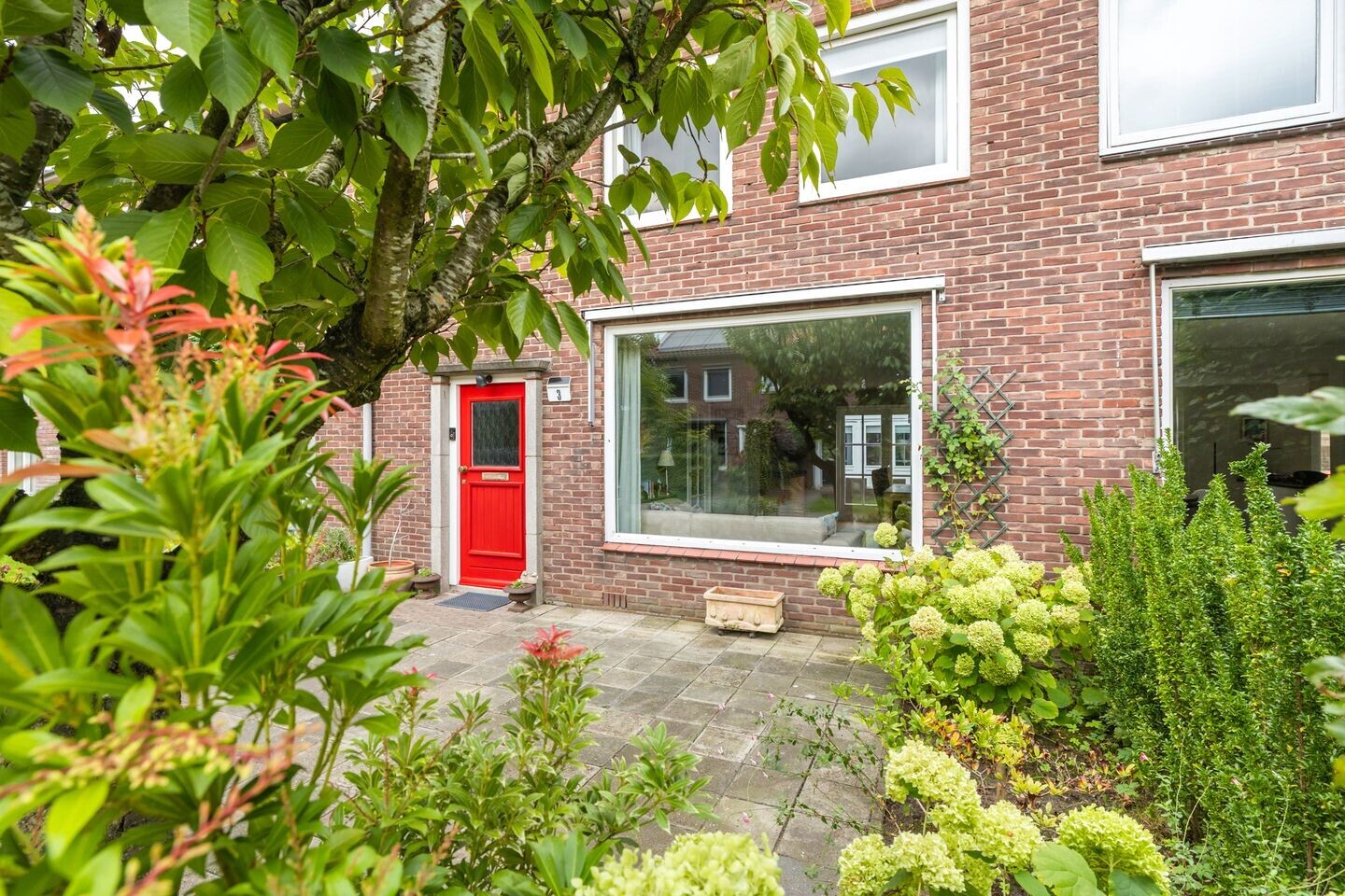 Tussenwoning te koop: Verhuellweg 3, Breda