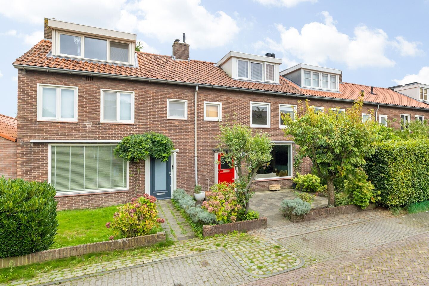Tussenwoning te koop: Verhuellweg 3, Breda