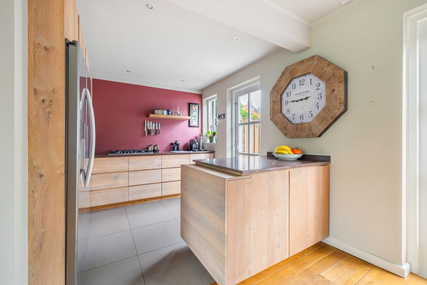 Tussenwoning te koop: Verhuellweg 3, Breda