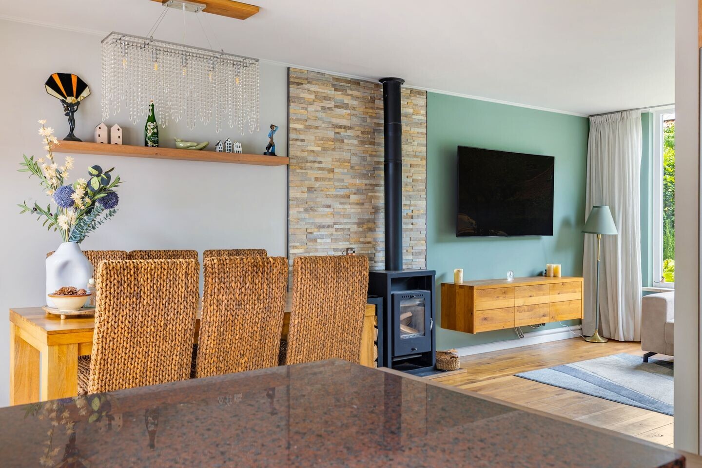 Tussenwoning te koop: Verhuellweg 3, Breda