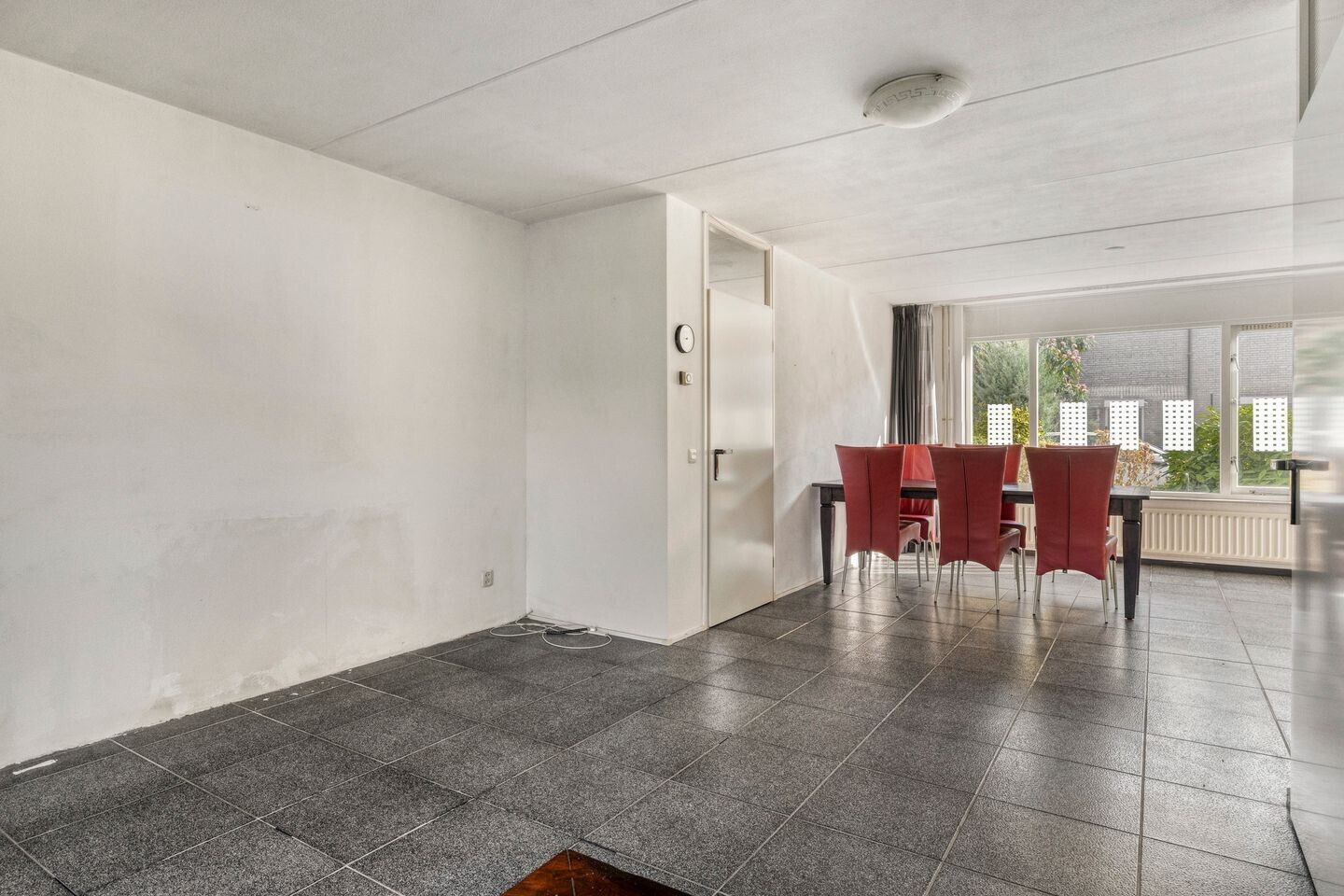 Tussenwoning te koop: Scholekster 10, Breda