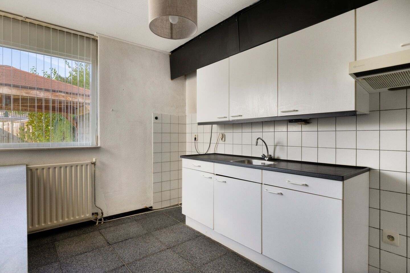 Tussenwoning te koop: Scholekster 10, Breda