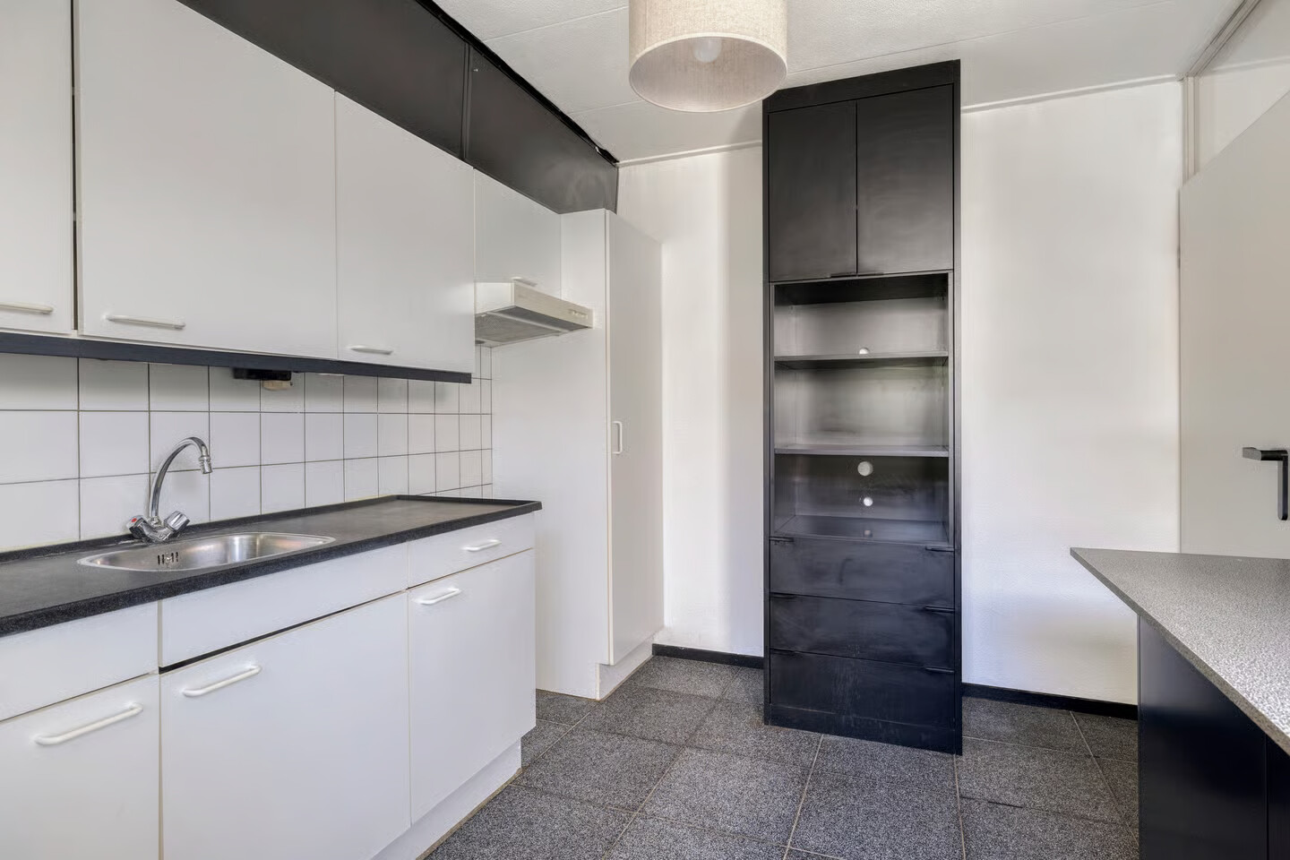 Tussenwoning te koop: Scholekster 10, Breda