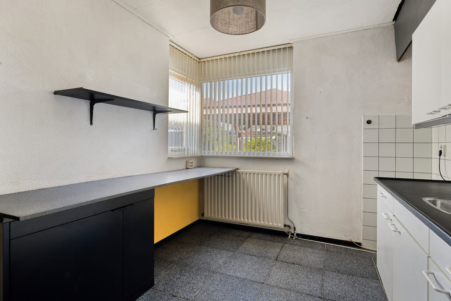 Tussenwoning te koop: Scholekster 10, Breda