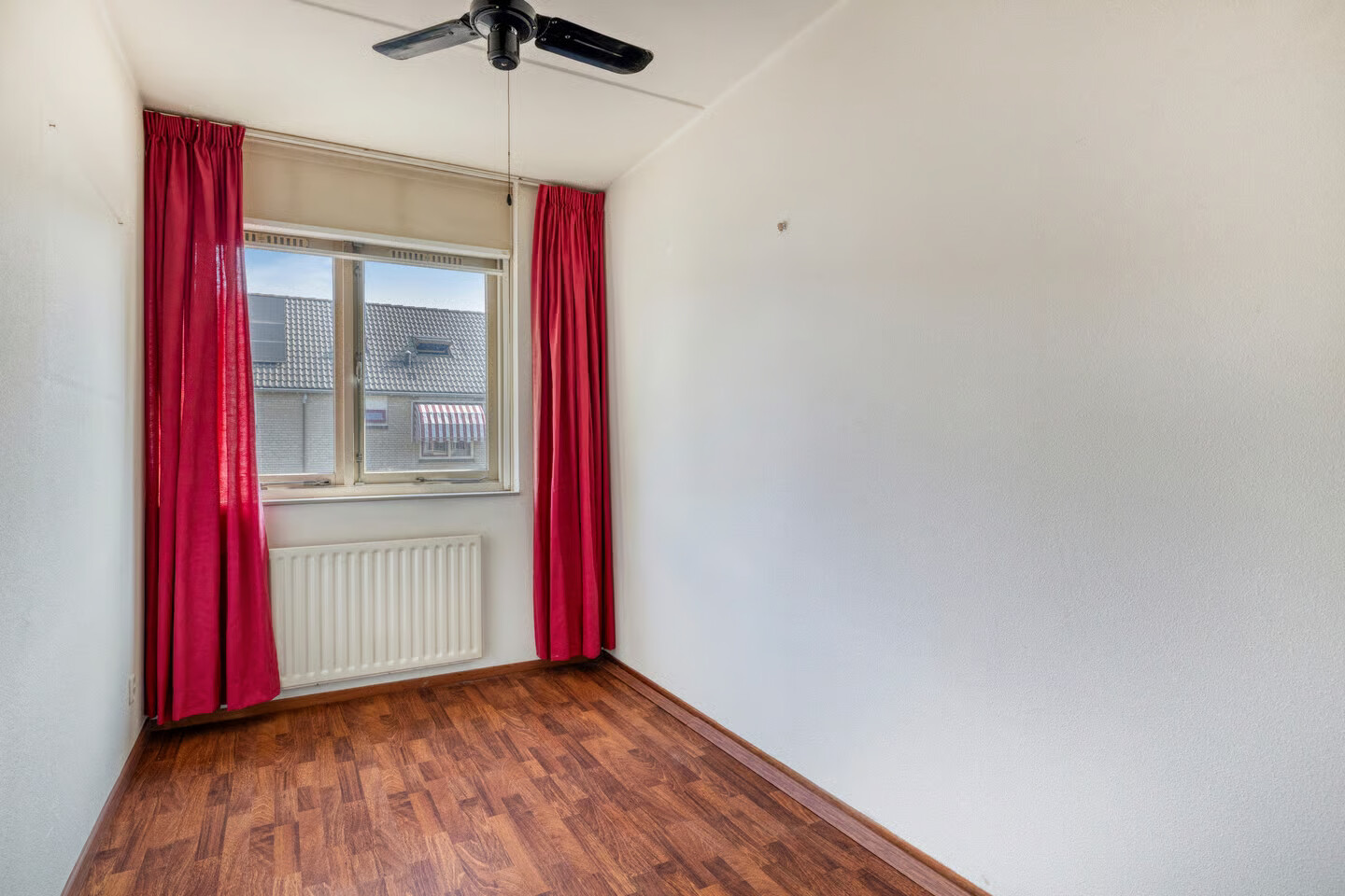 Tussenwoning te koop: Scholekster 10, Breda