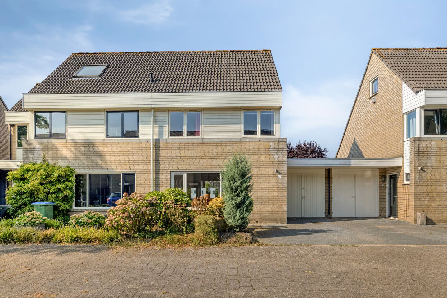 Tussenwoning te koop: Scholekster 10, Breda